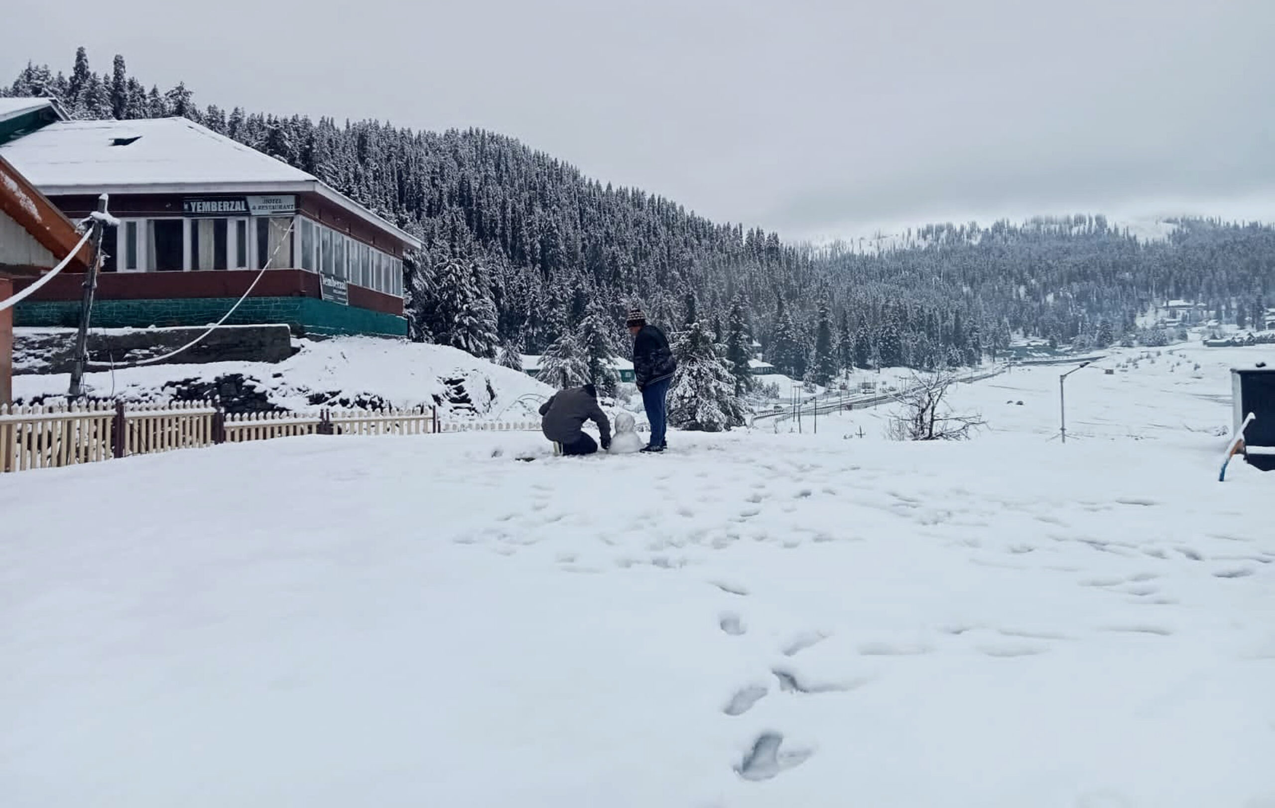 fresh snowfall in Gulmarg 2 scaled