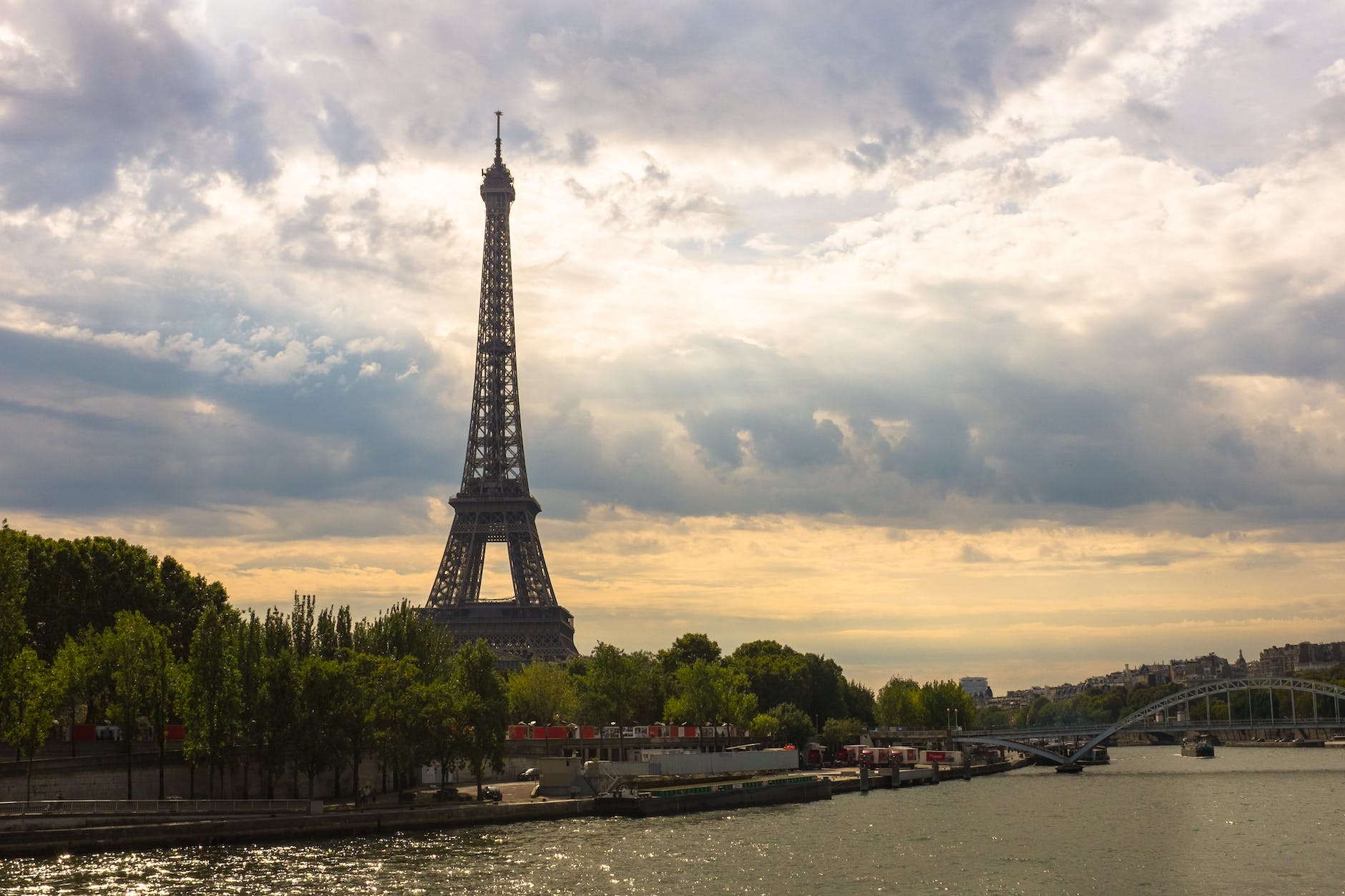 eiffel tower during daytime