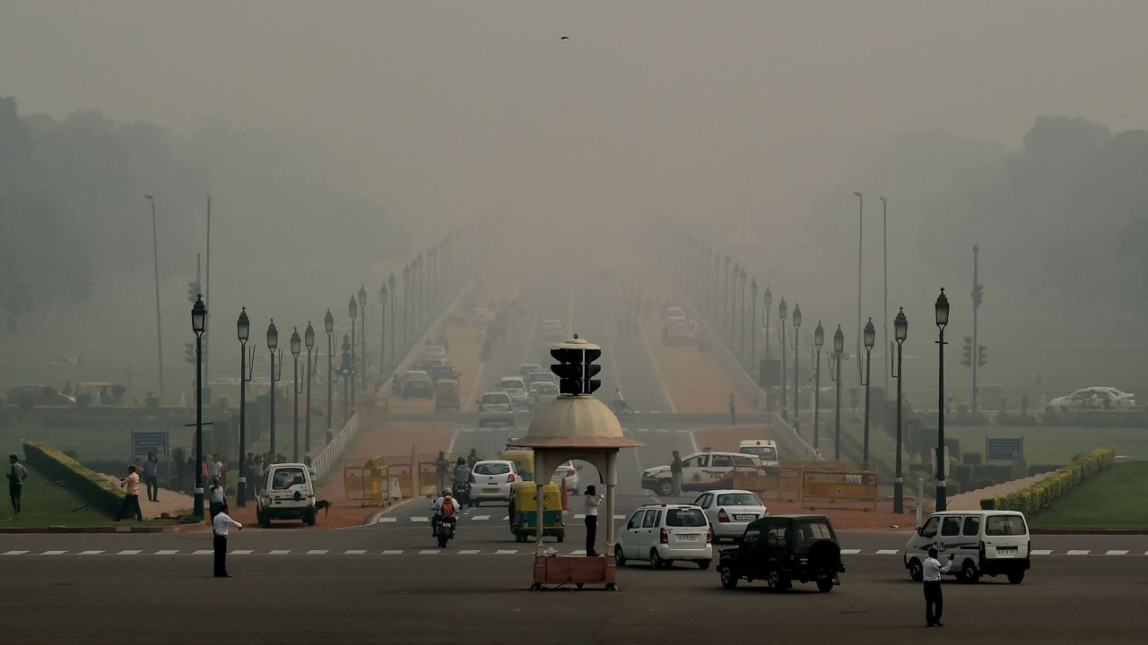 161031104115 02 diwali smog delhi