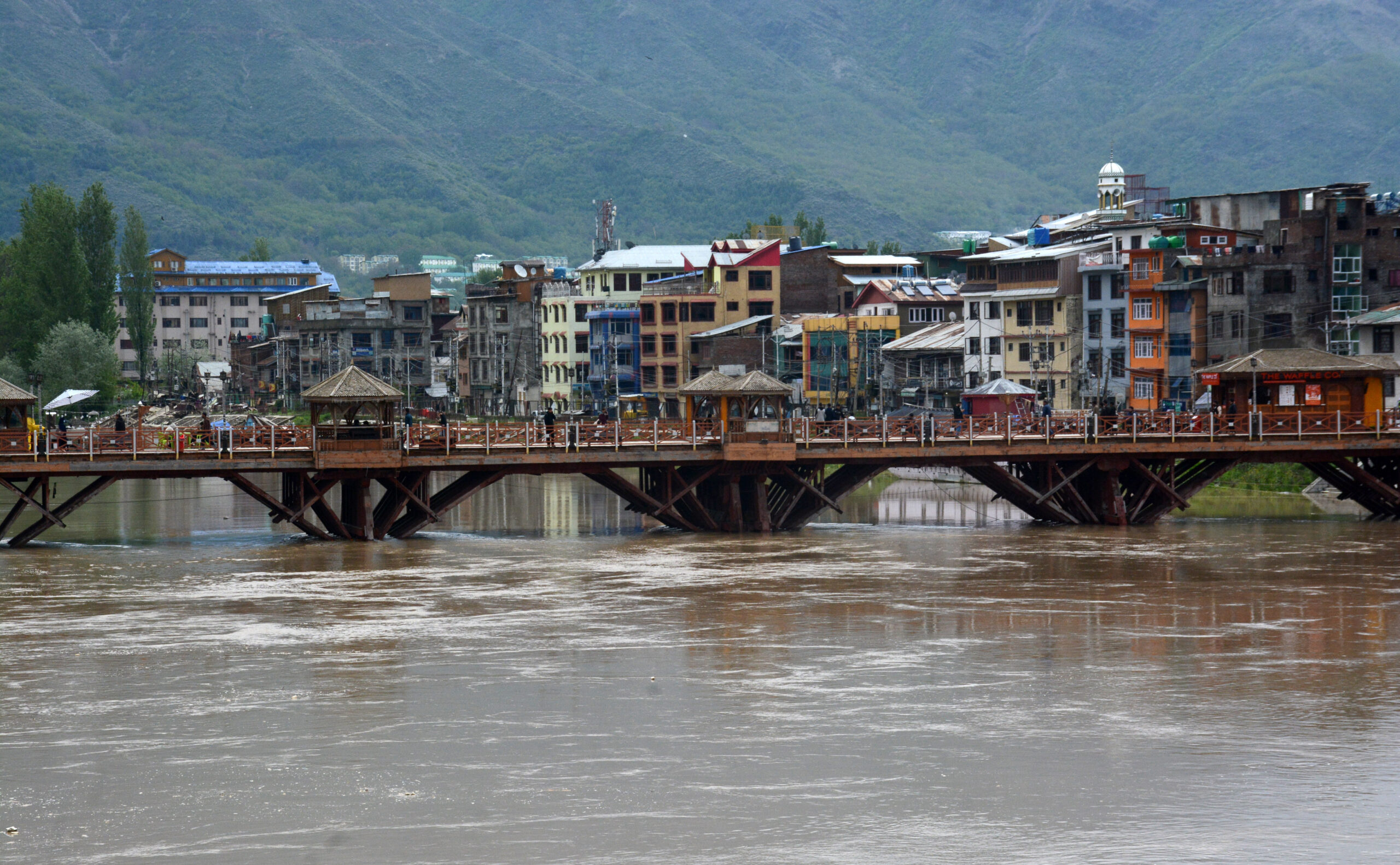 Kashmir A view of rise in water level in river Jhelum during flood like situation caused due to incessant rains in Srinagar Umar Ganie 1 scaled