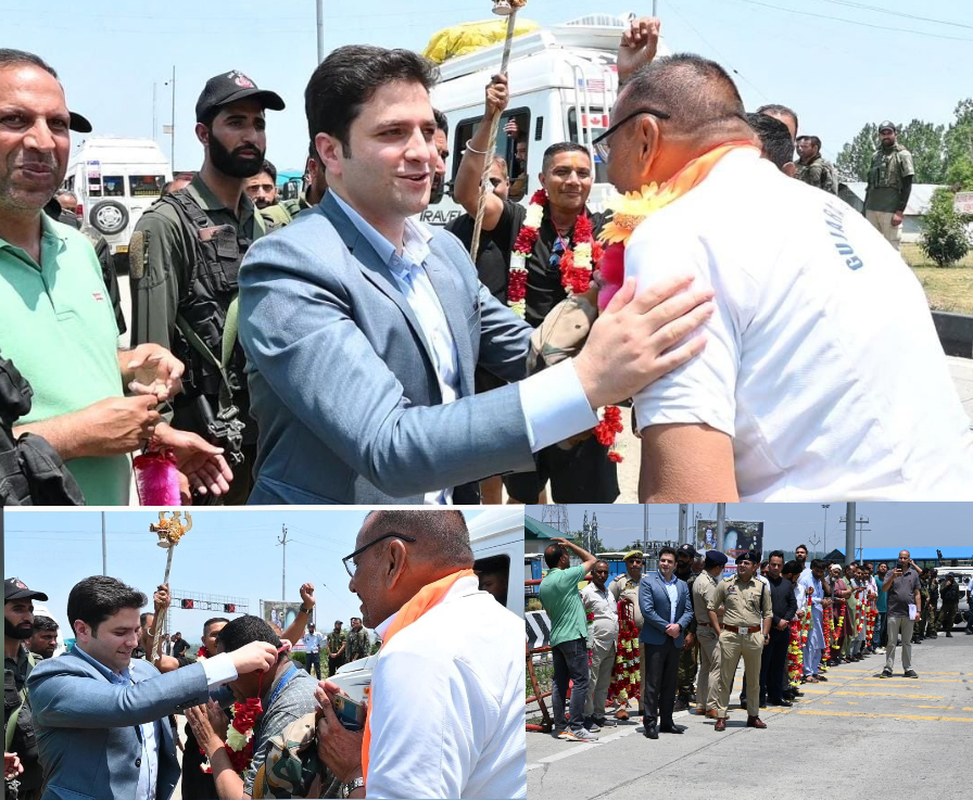 Amarnath Yatra begins first batch of pilgrims gets warm welcome from locals administration Kulgam