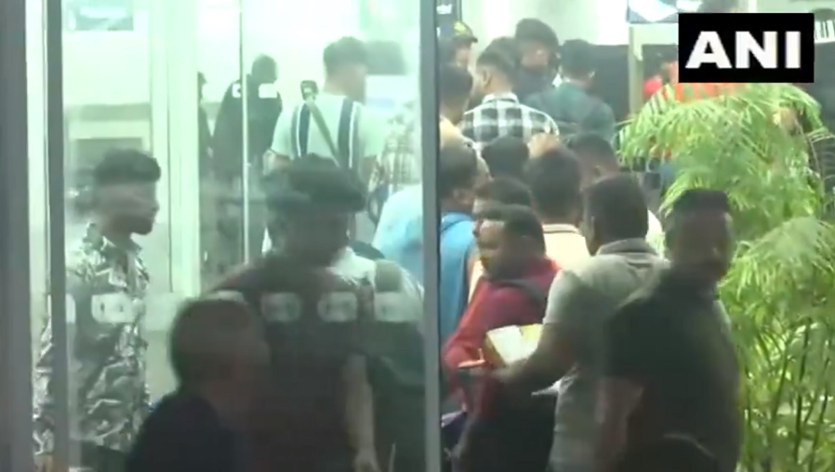 20passengers at airport