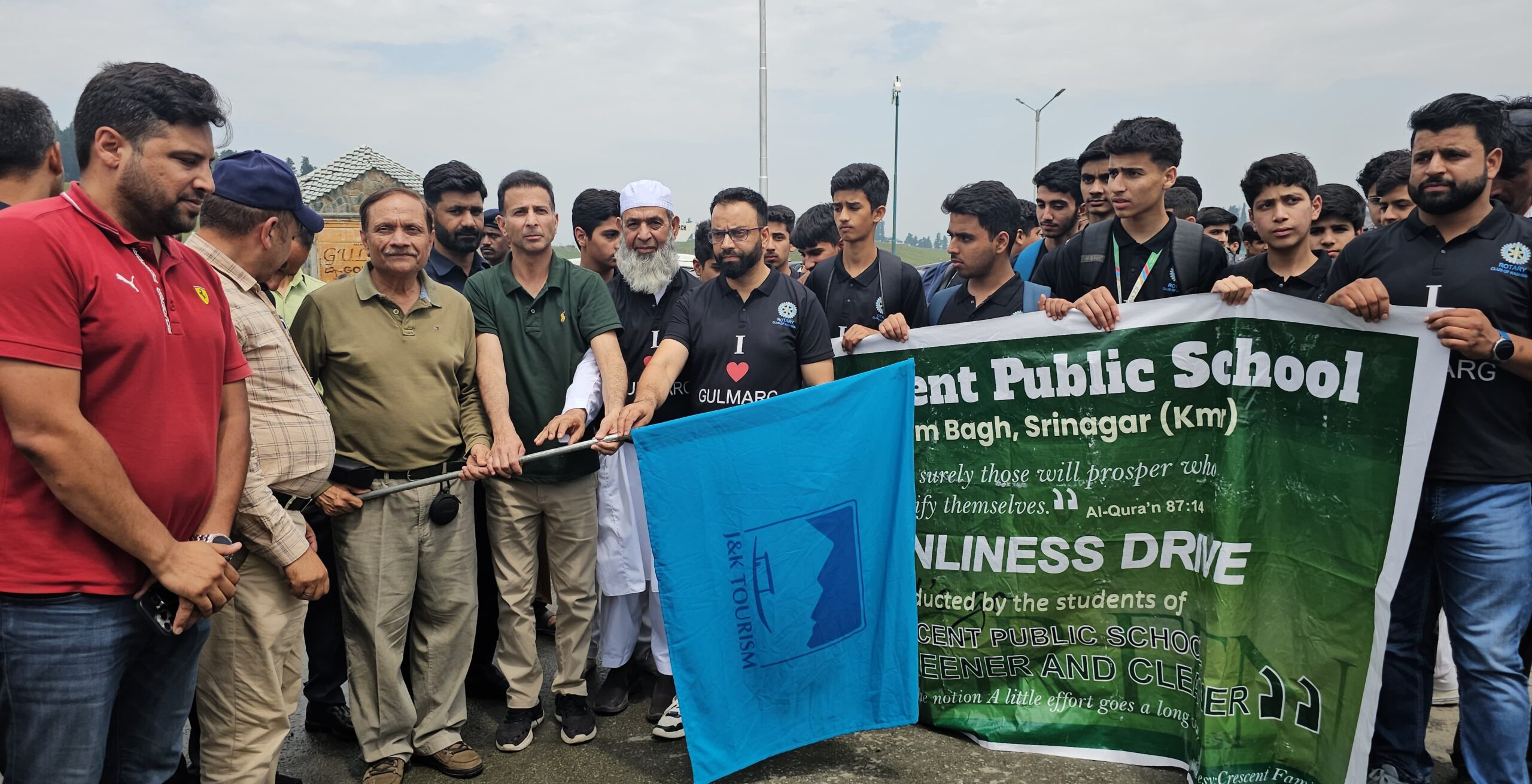 Advisor Bhatnagar flags off mega cleanliness cum awareness drive at Gulmarg 27 scaled