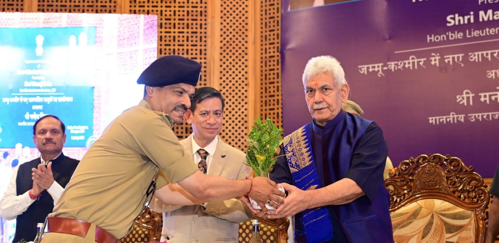 Lt Governor Sh Manoj Sinha addressed implementation ceremony of new Criminal Laws at PHQ Srinagar 4