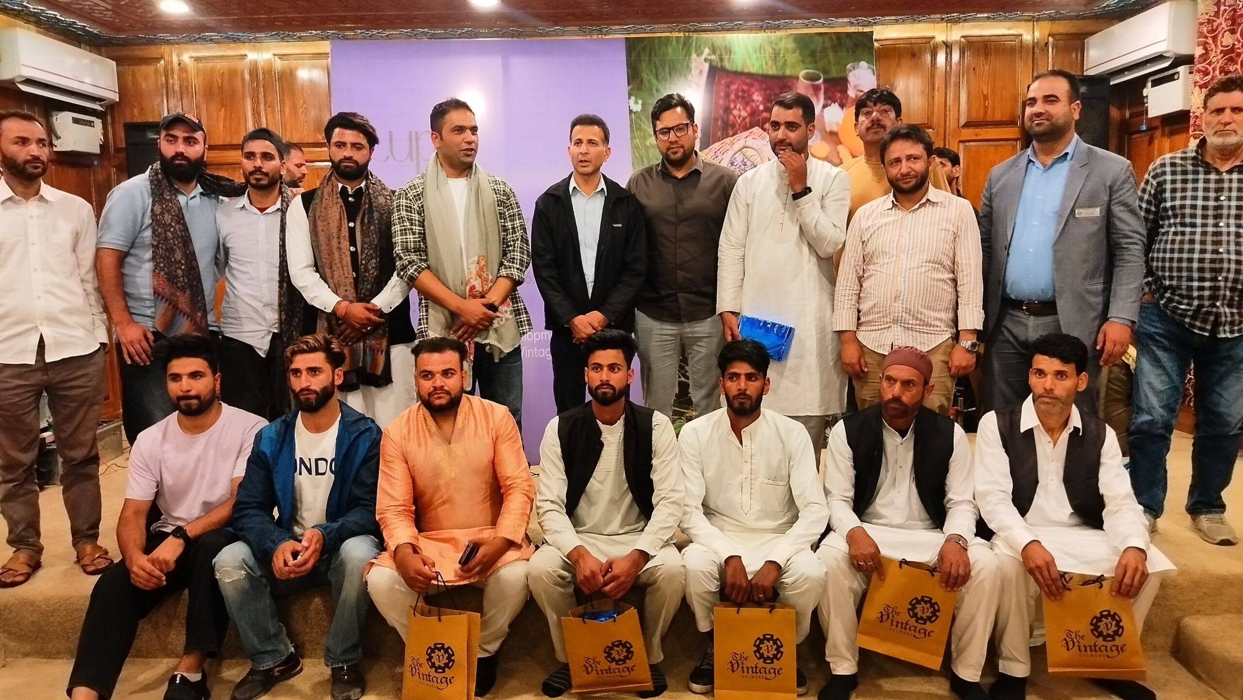 Musical extravaganza mesmerizes tourists at Gulmarg Club scaled