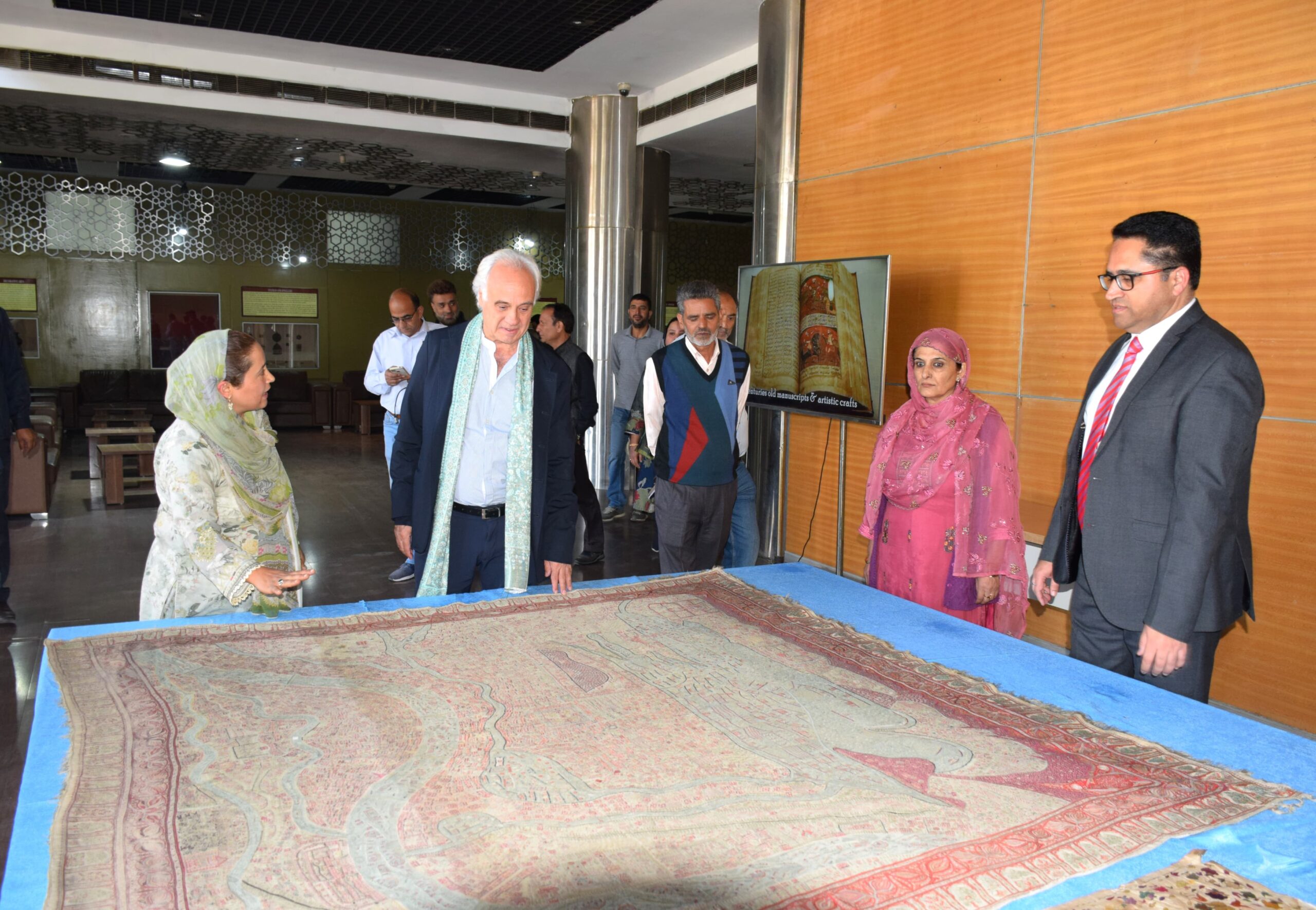 Spanish ambassador visits SPS museum 14 scaled