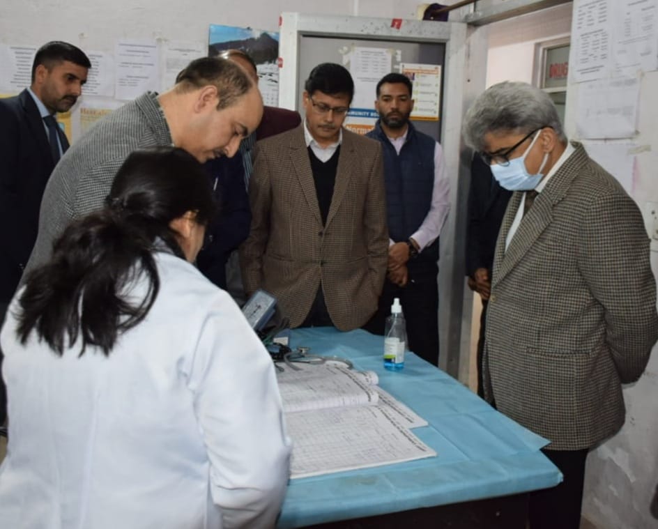 CS visits Jagti to listen to grievances of Migrants 7 1