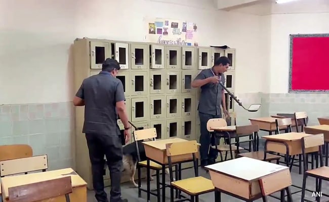 h6stfg18 police in school