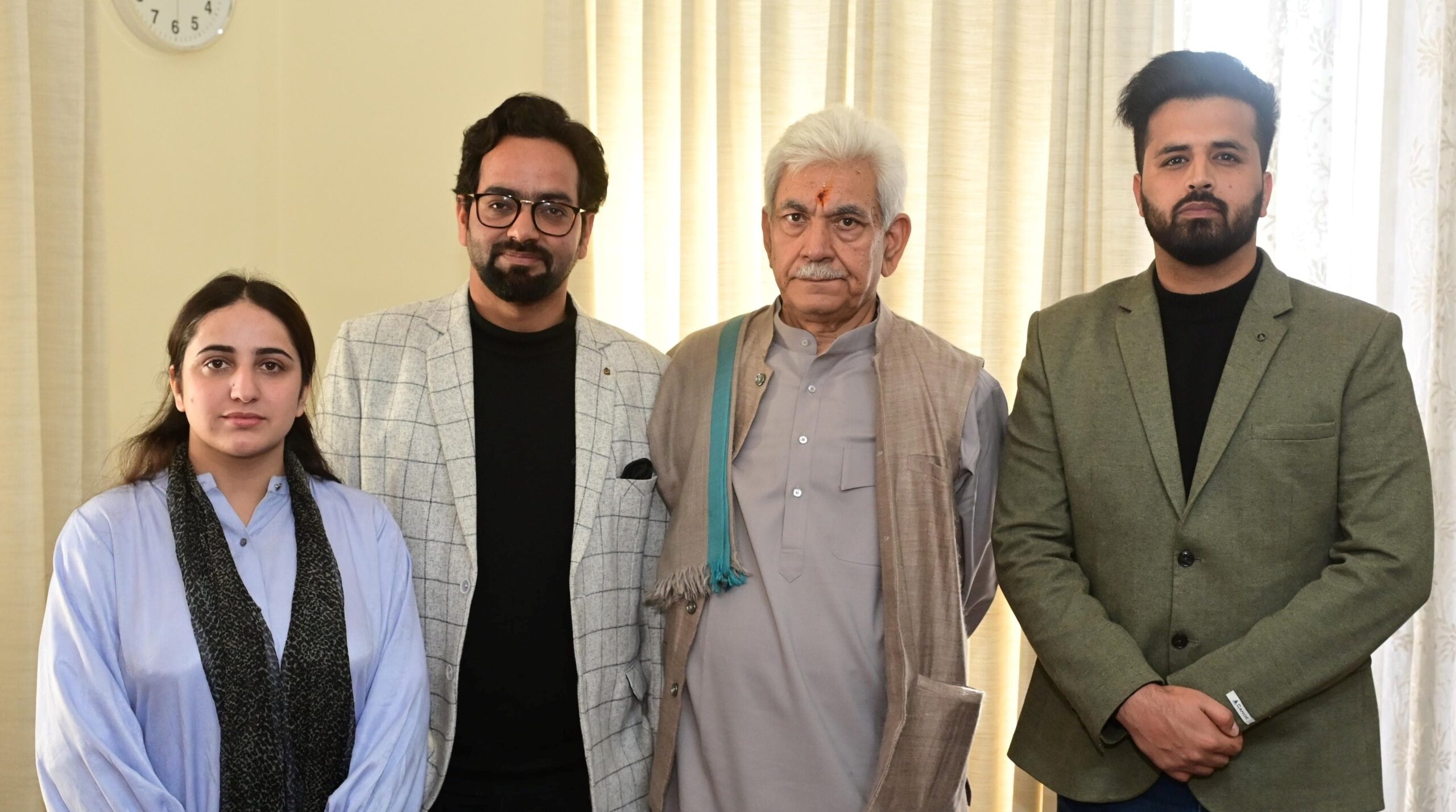 Lt Governor Sh Manoj Sinha meeting members of Save Youth Save Future Foundation scaled