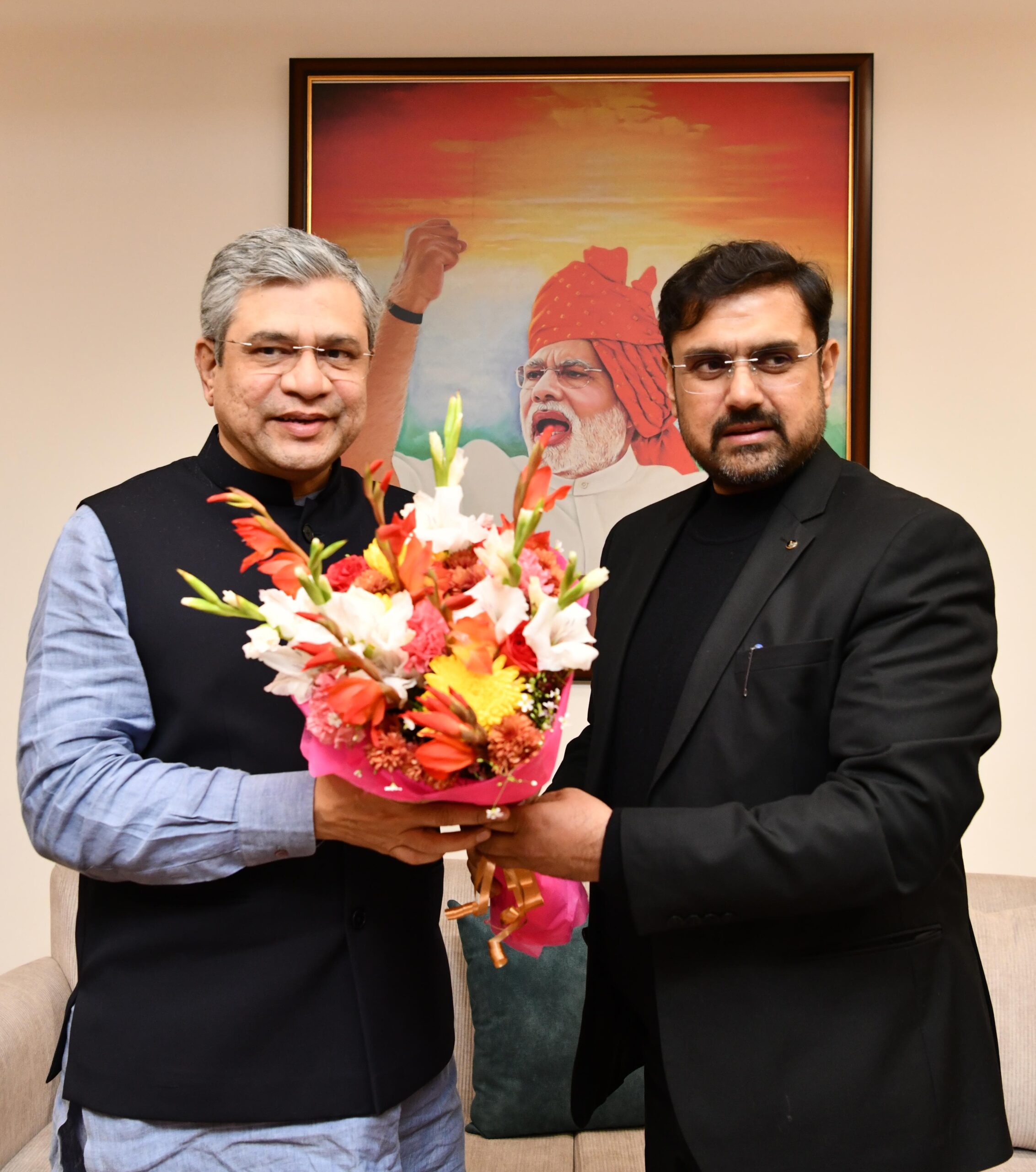 Satish Sharma calls on Union Minister Ashwini Vaishnav 6 scaled