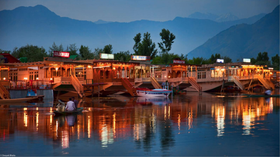 houseboat