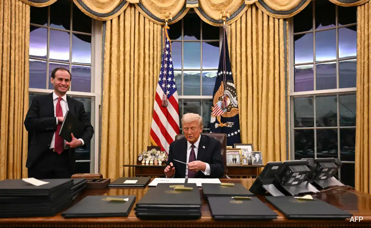 i8dgecp donald trump signs executive orders on day 1