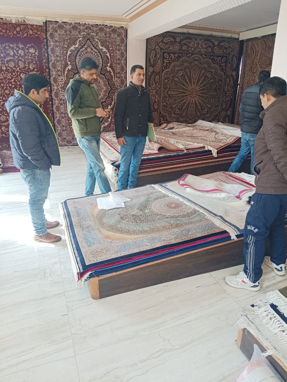 Govt intensifies drive against sale of unlabelled machine made carpets 4