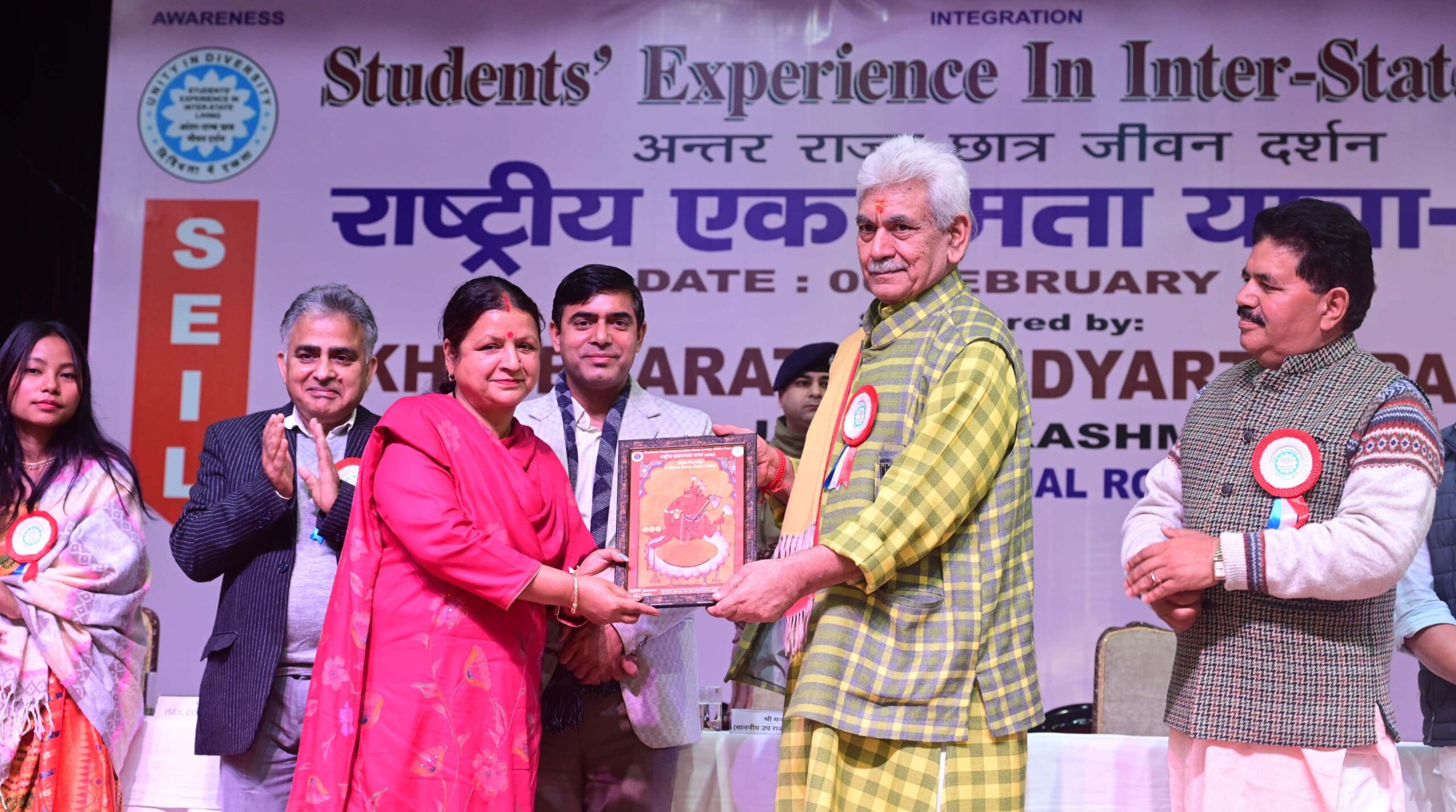 Host families where the young delegates stayed during the SEIL tour felicitated by the Lieutenant Governor 1 scaled