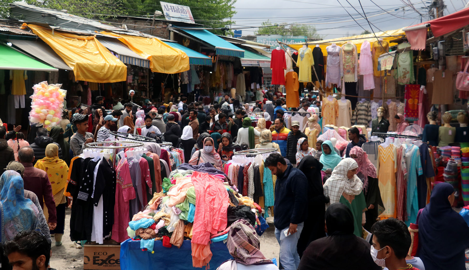 Eid Rush in the markets in Srinagar 10