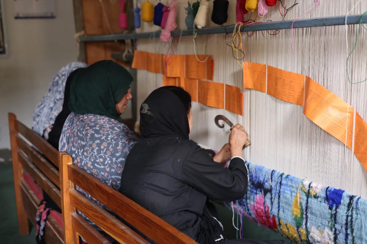 IICT upgrades skill of 11000 carpet weavers under various flagship schemes