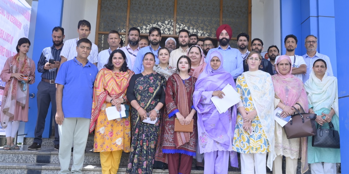 JKESIS organises awareness camp cum registration drive for workers at Srinagar