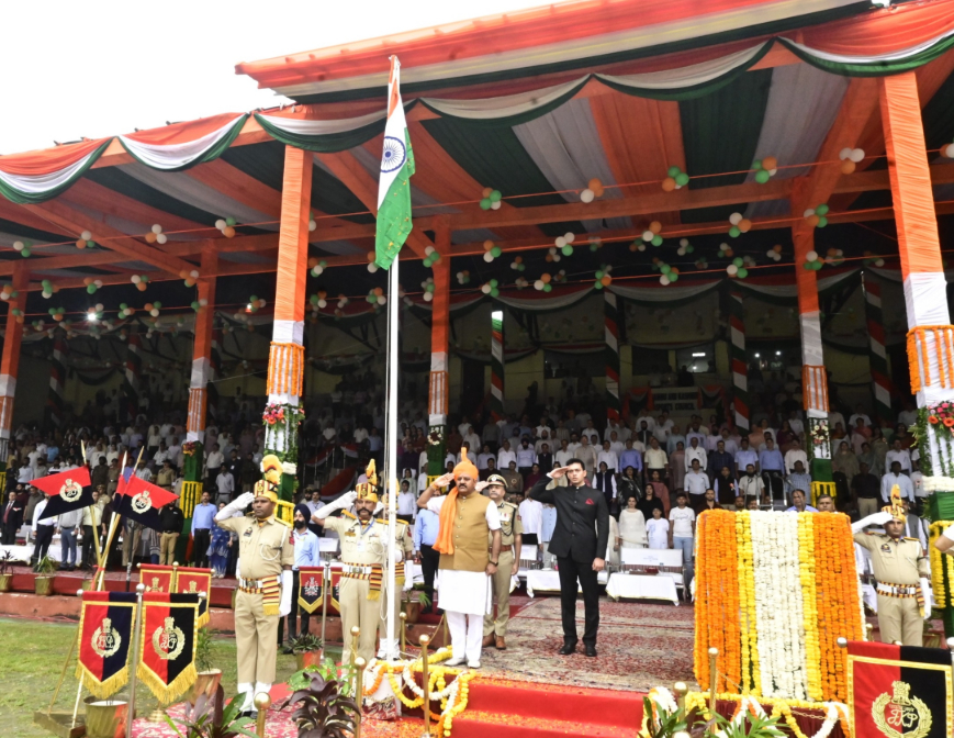 Jammu Dy CM unfurls the tricolour on I Day at MA Stadium 15 1
