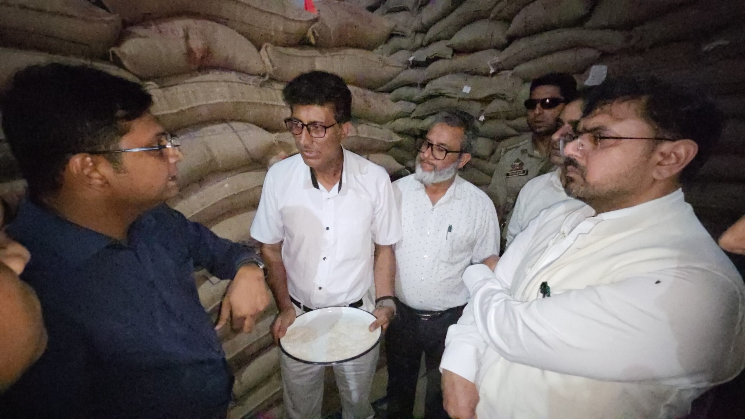Satish Sharma Inspects FCI Godowns Fair Price Shops Food Establishments street vendors hotels in Srinagar 8 scaled