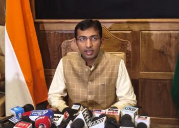 Div Com Kashmir Anshul Garg Presser 350x250 1