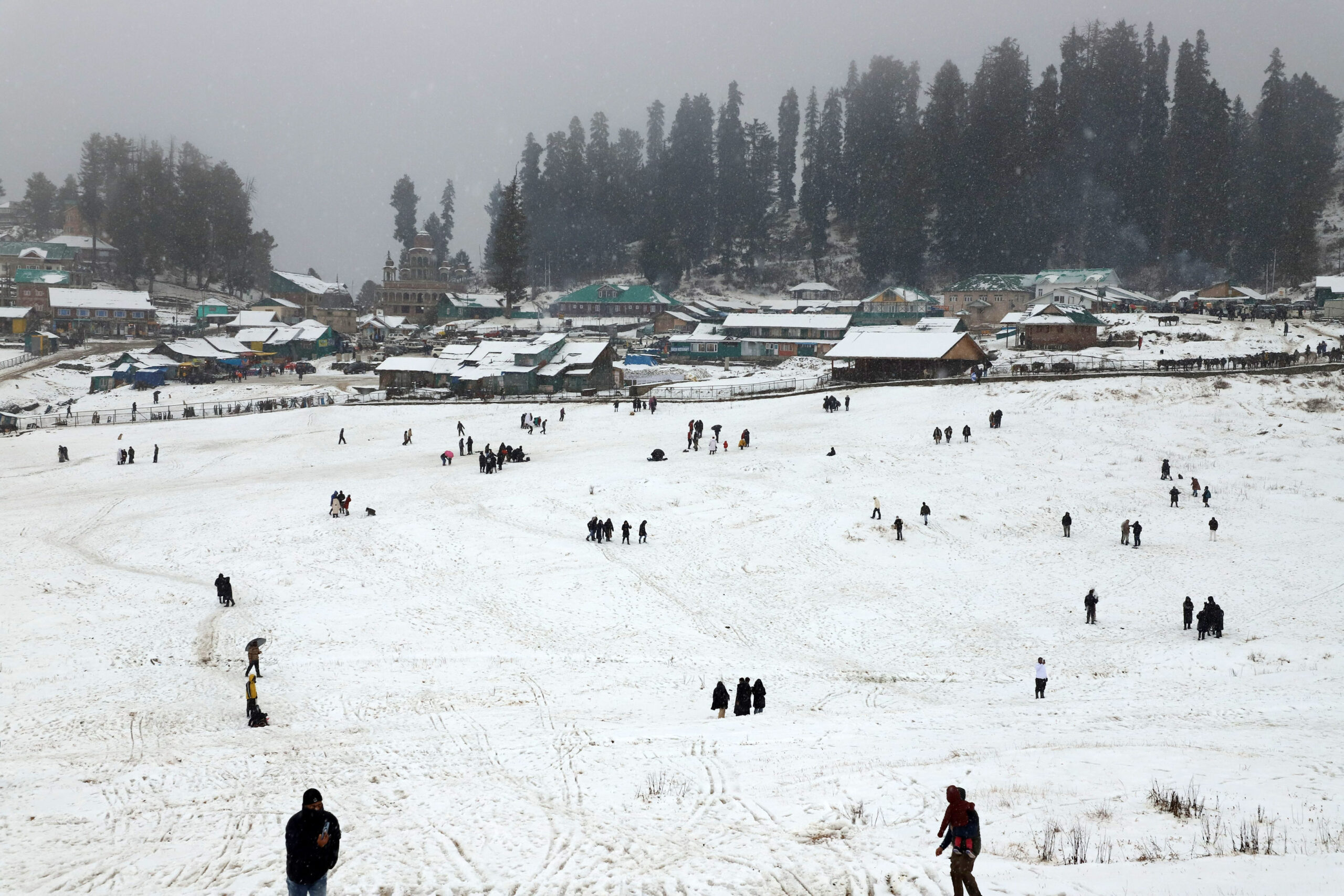 Tourists and locals enjoying the fresh snowfall at Gulmarg which ends the prolonged dry weather 5 scaled