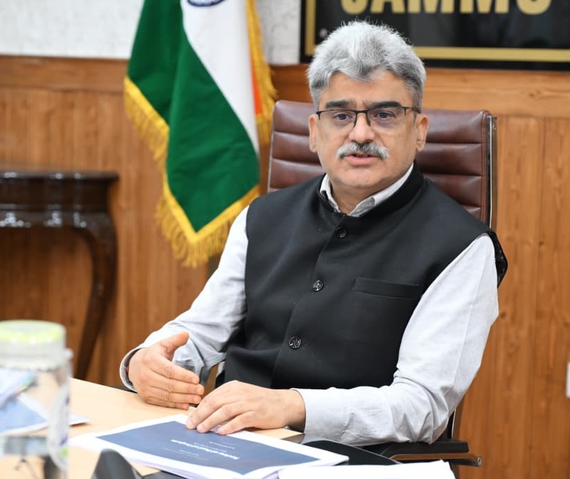 CS Dulloo reviews quality disposal of migrant property grievances across Kashmir 3