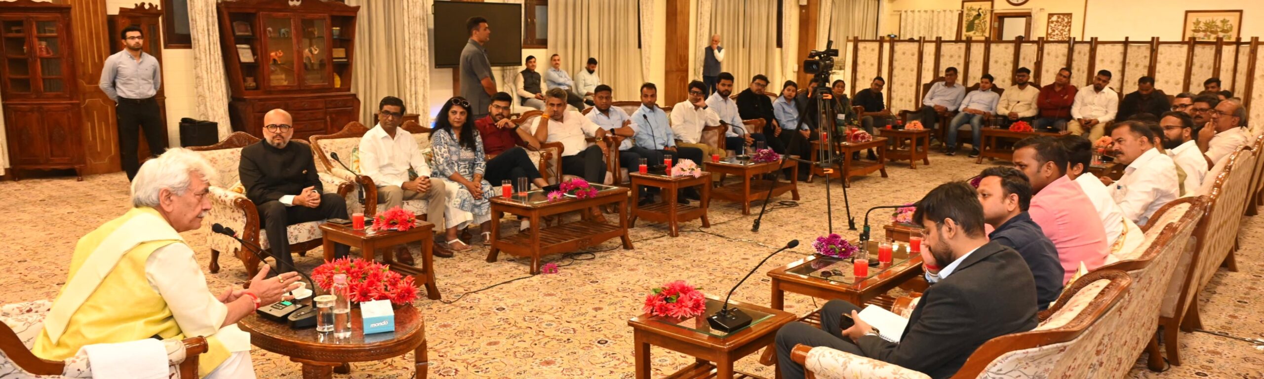 Lieutenant Governor interacts with delegation of media representatives from Mumbai 2 scaled