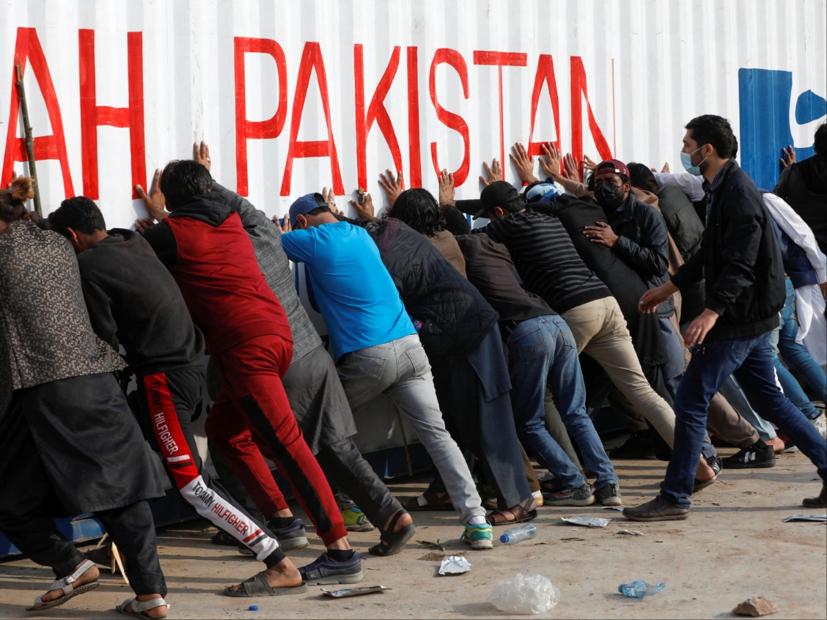 reuters islamabad clashes m31